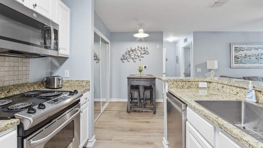 SHORT TERM RENTALS ALLOWED. Don't miss out on this freshly - photo 18