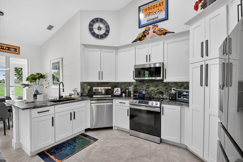 Get ready for Extraordinary! This Decorator/Designer Renovated - photo 20