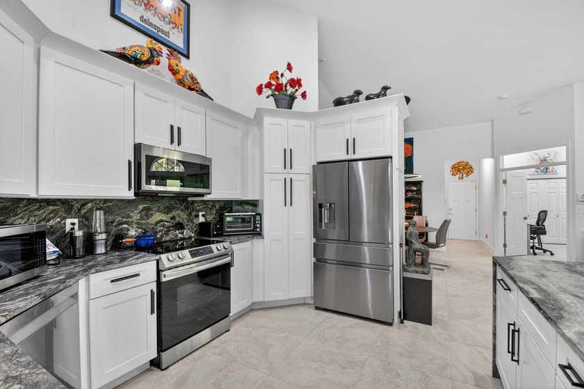 Get ready for Extraordinary! This Decorator/Designer Renovated - photo 21