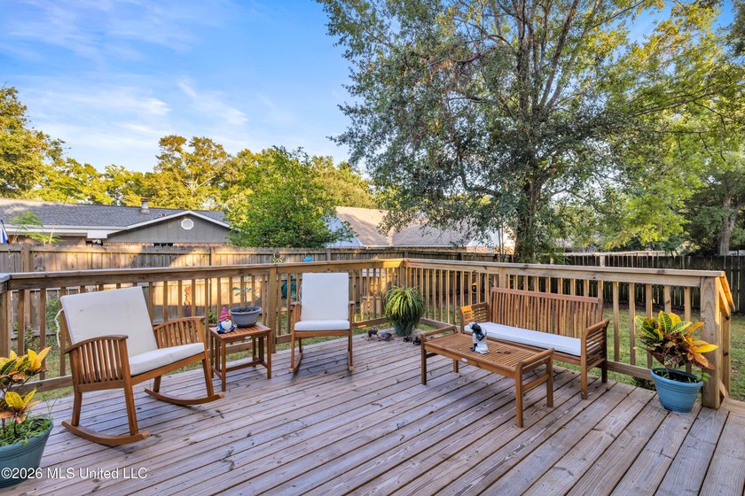 Welcome to 214 Simon Boulevard--where location, lifestyle, and - photo 25