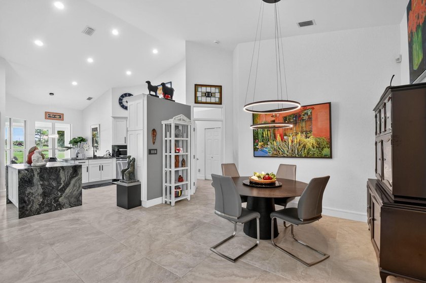 Get ready for Extraordinary! This Decorator/Designer Renovated - photo 26