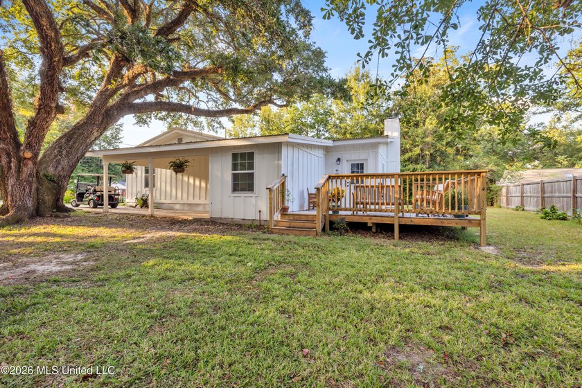 Welcome to 214 Simon Boulevard--where location, lifestyle, and - photo 27
