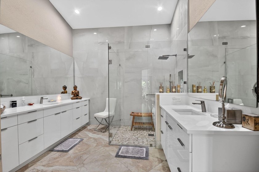 Get ready for Extraordinary! This Decorator/Designer Renovated - photo 31