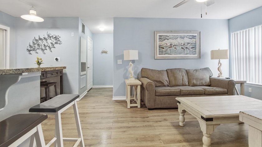 SHORT TERM RENTALS ALLOWED. Don't miss out on this freshly - photo 32