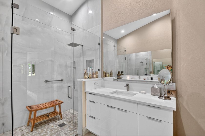 Get ready for Extraordinary! This Decorator/Designer Renovated - photo 33