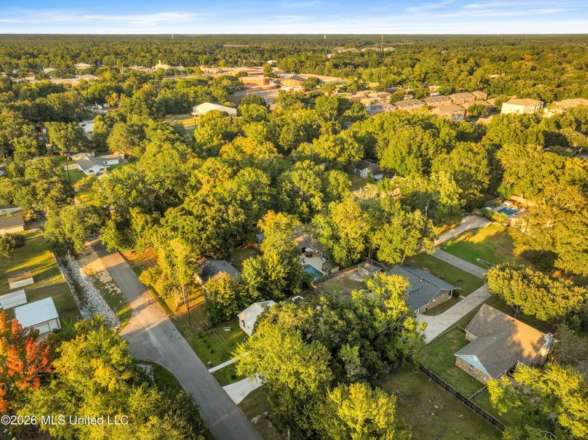 Welcome to 214 Simon Boulevard--where location, lifestyle, and - photo 34