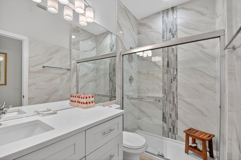 Get ready for Extraordinary! This Decorator/Designer Renovated - photo 39