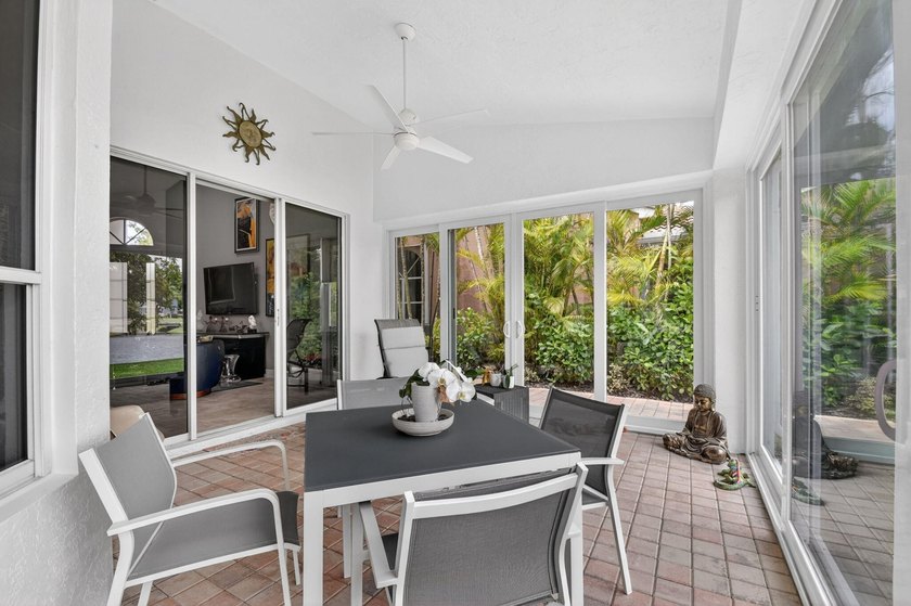 Get ready for Extraordinary! This Decorator/Designer Renovated - photo 46