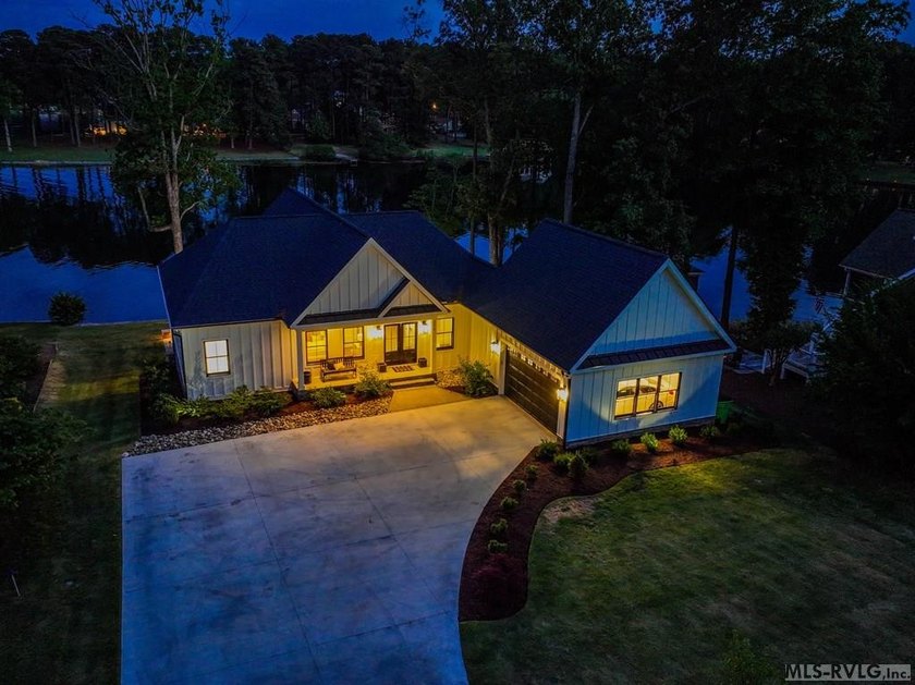 Luxury Lakefront Custom Home with dual living spaces Beautiful - photo 3