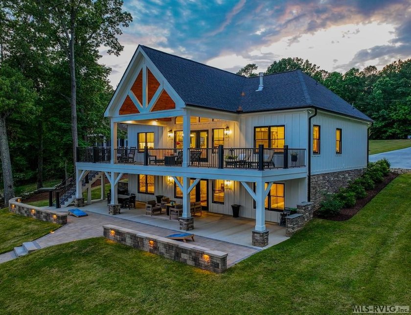 Luxury Lakefront Custom Home with dual living spaces Beautiful - photo 7