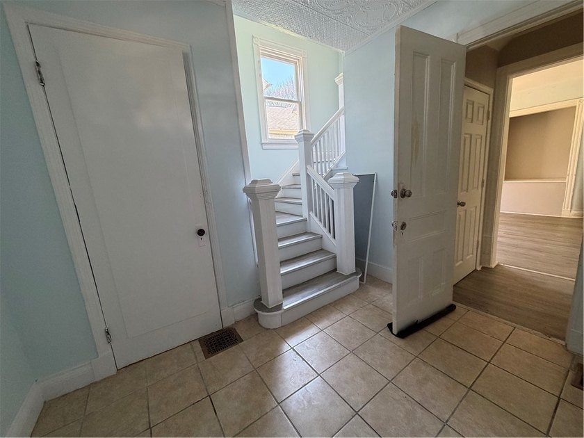 DEAL FELL THROUGH. NOT DUE TO THE PROPERTYpletely redone solid - photo 18