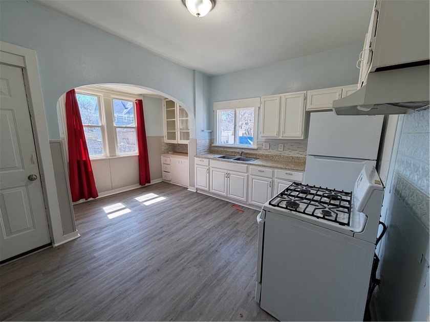 DEAL FELL THROUGH. NOT DUE TO THE PROPERTYpletely redone solid - photo 24