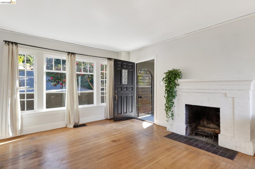 Enjoy dramatic sunsets from this special Berkeley Hills home - photo 3