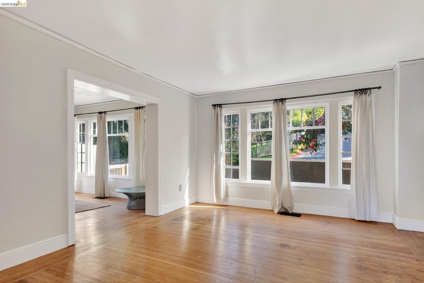 Enjoy dramatic sunsets from this special Berkeley Hills home - photo 5
