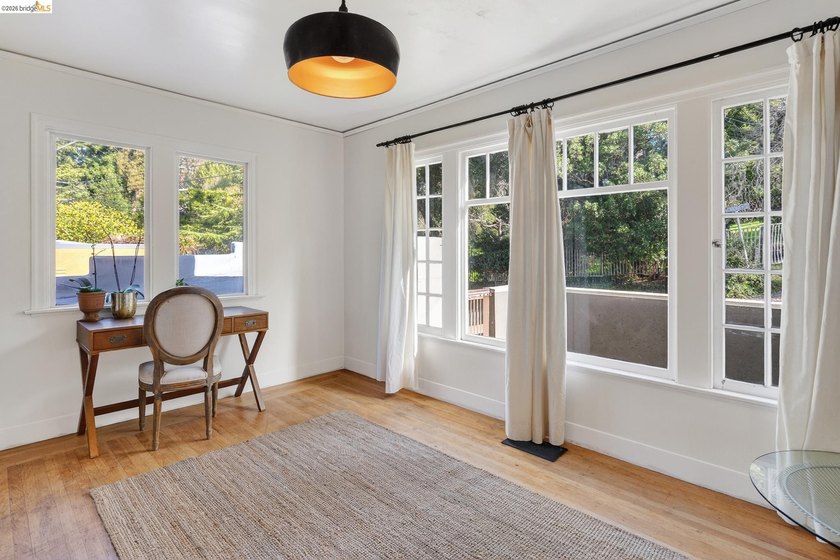 Enjoy dramatic sunsets from this special Berkeley Hills home - photo 7
