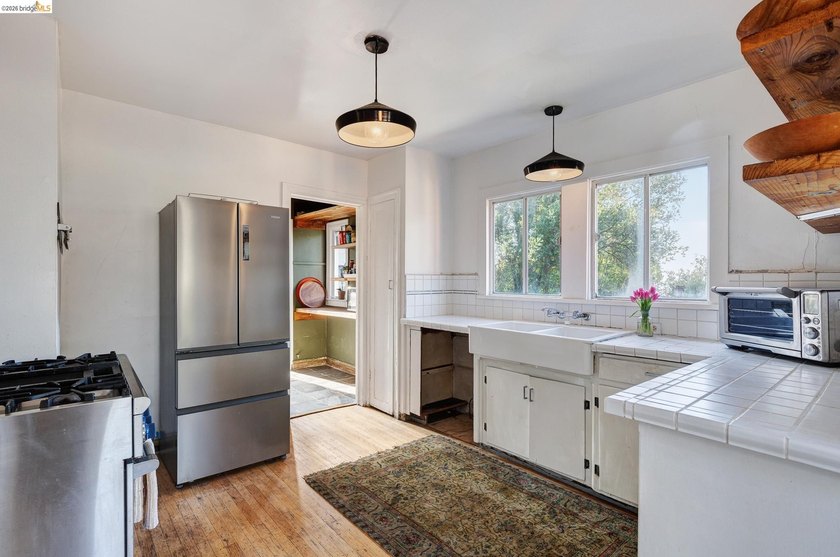 Enjoy dramatic sunsets from this special Berkeley Hills home - photo 8