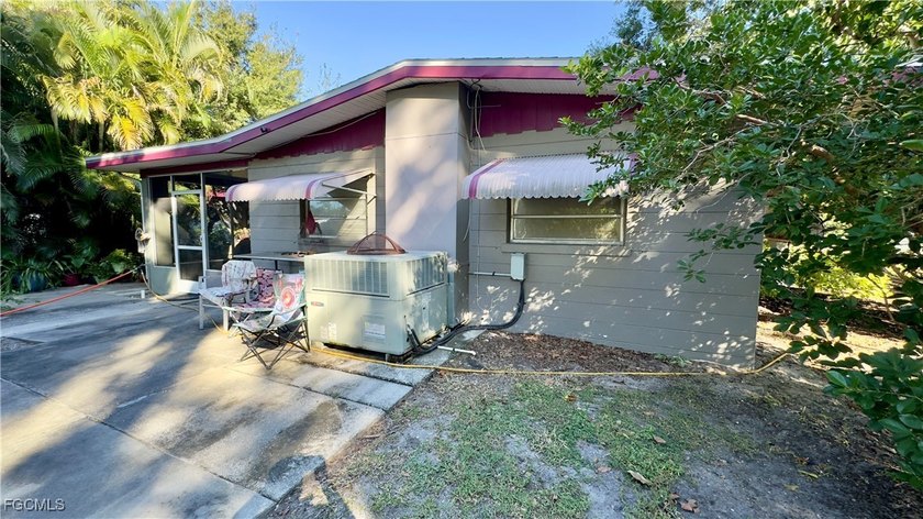 Double RV GARAGE, detached from 3 bedroom home on just under an - photo 22