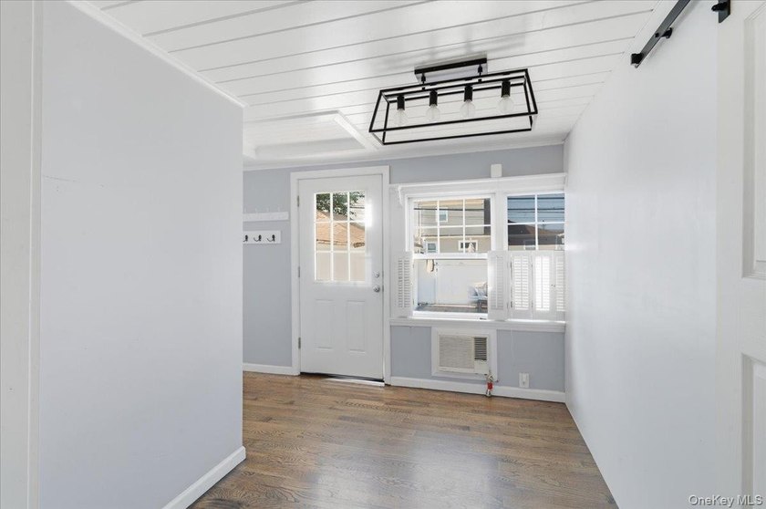 Welcome to this beautifully maintained and move-in ready ranch - photo 11