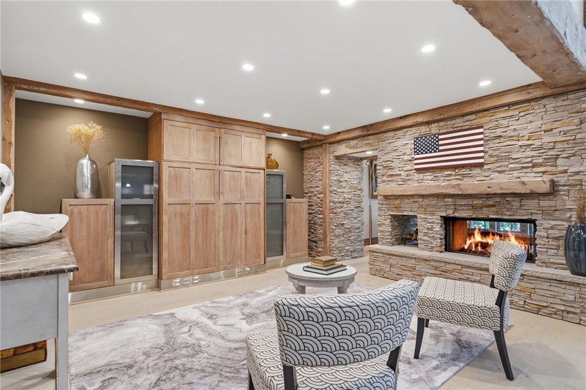 Remarkable Beaver Lake living in this custom built lake home - photo 12