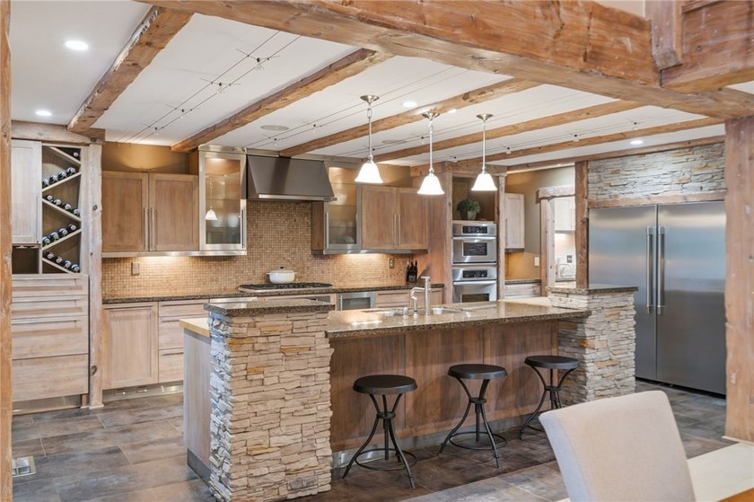 Remarkable Beaver Lake living in this custom built lake home - photo 16