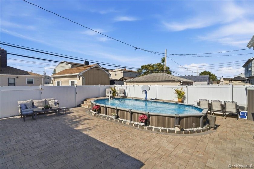 Welcome to this beautifully maintained and move-in ready ranch - photo 18