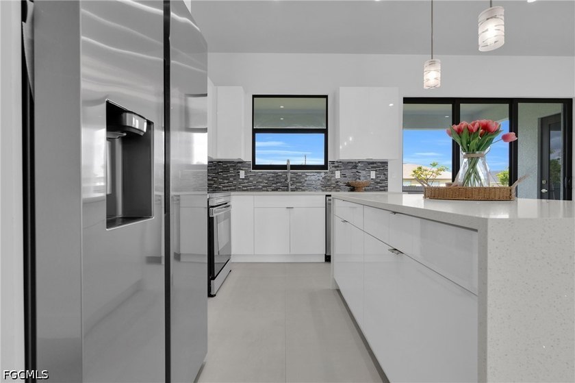Welcome to this stunning newly constructed home in one of Cape - photo 25