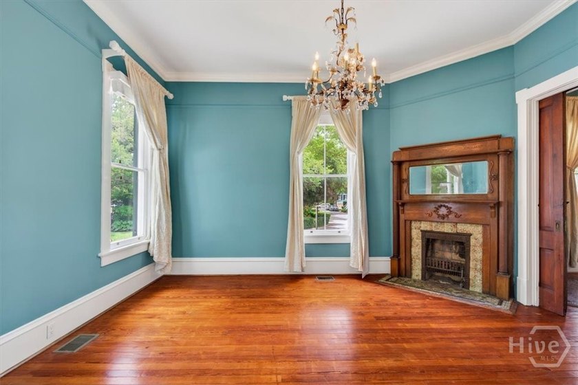 Located on Warren Square, steps from the Lucas, the Pink House &amp; - photo 5
