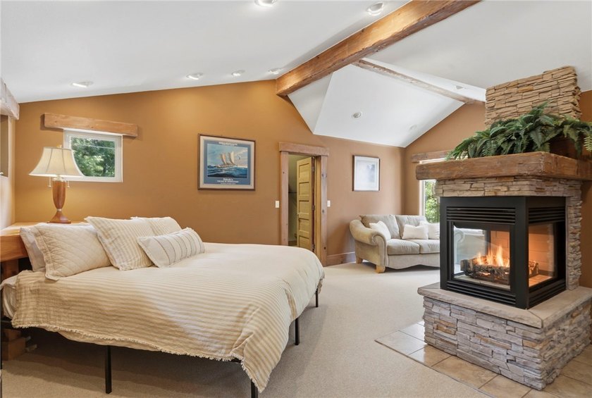 Remarkable Beaver Lake living in this custom built lake home - photo 26