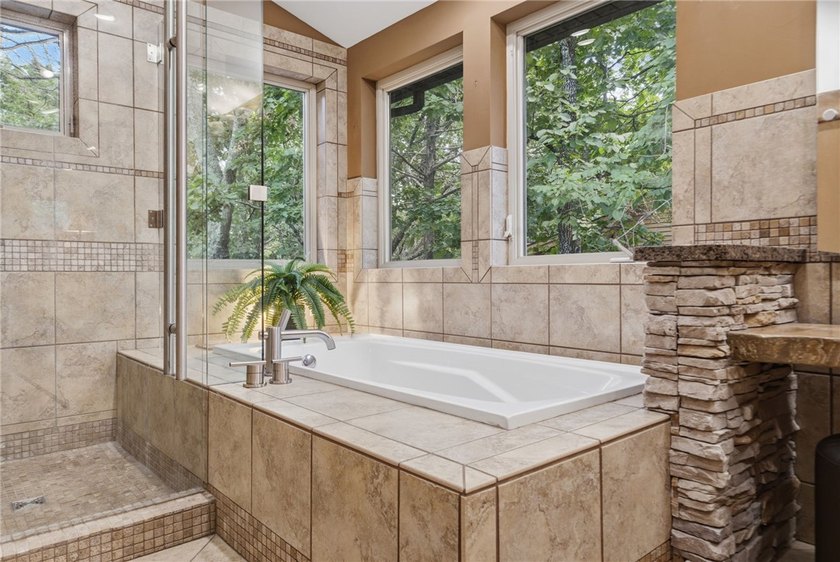 Remarkable Beaver Lake living in this custom built lake home - photo 32