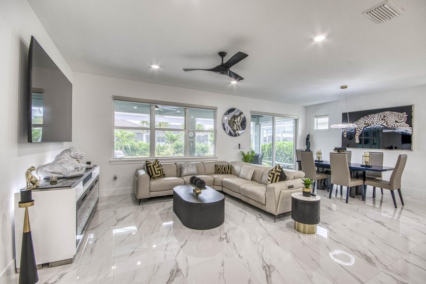 Fully remodeled and impeccably upgraded, this stunning 2 bed 2 - photo 7