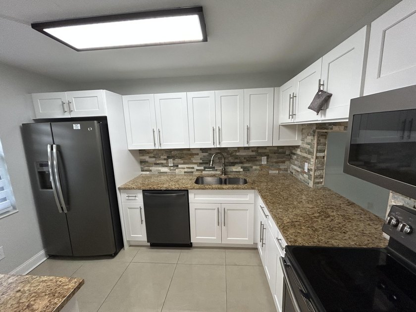 Welcome to this beautifully updated 2-bedroom, 2-bathroom - photo 3