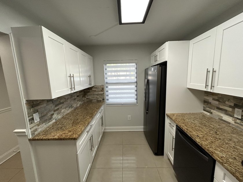 Welcome to this beautifully updated 2-bedroom, 2-bathroom - photo 4
