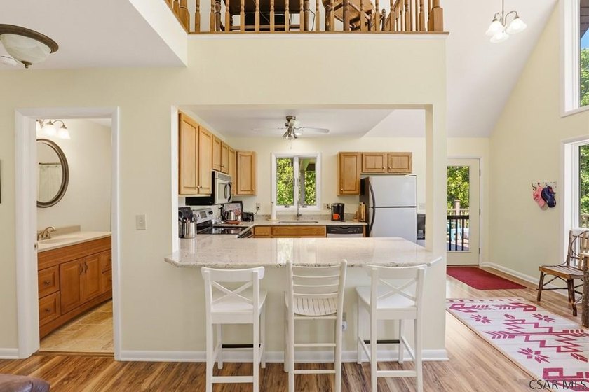 Beautifully remodeled from top to bottom, this exceptional - photo 10