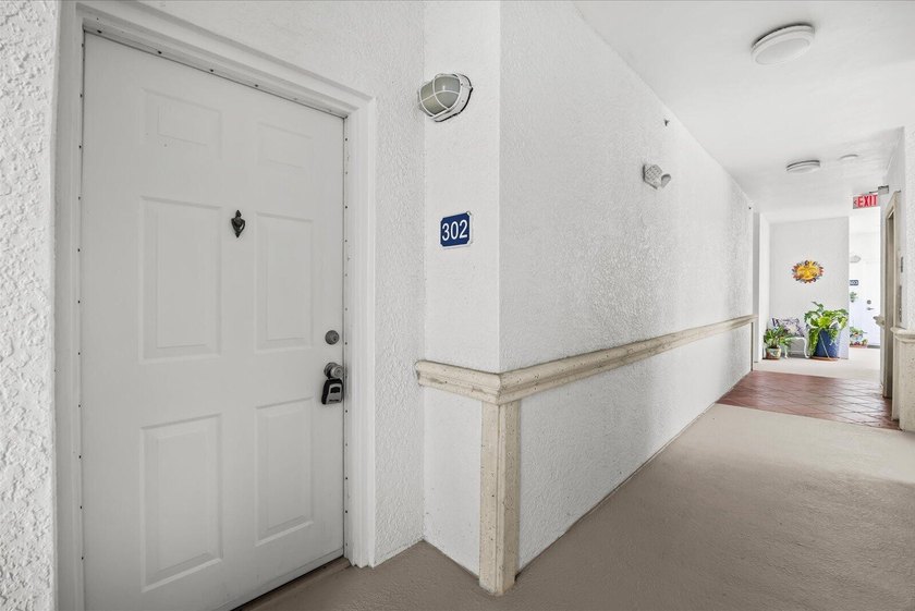 Waterfront condo living in the heart of Stuart's marina district - photo 3