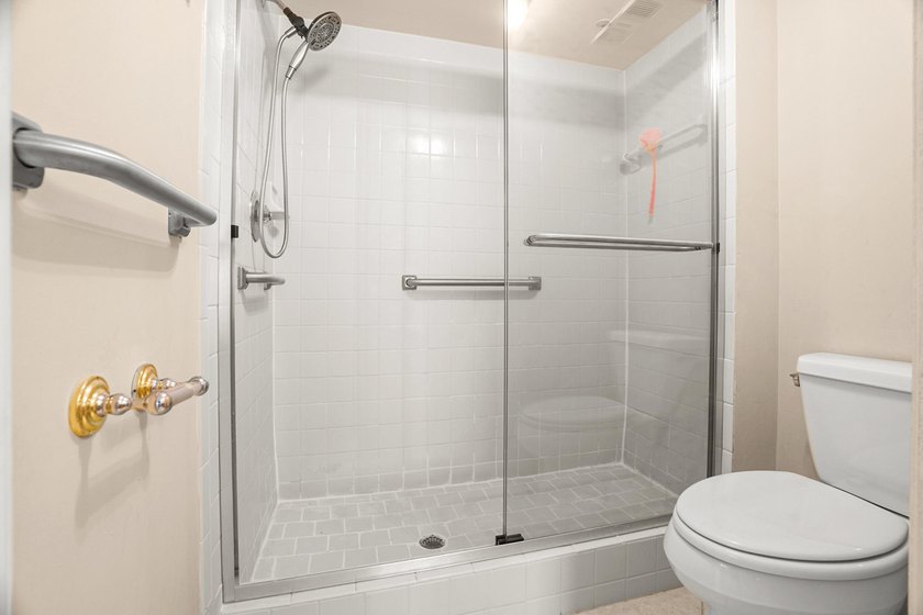 MUST SEE! 2 Bedroom,2 Bathroom Villa with 1-car garage. Garden - photo 18