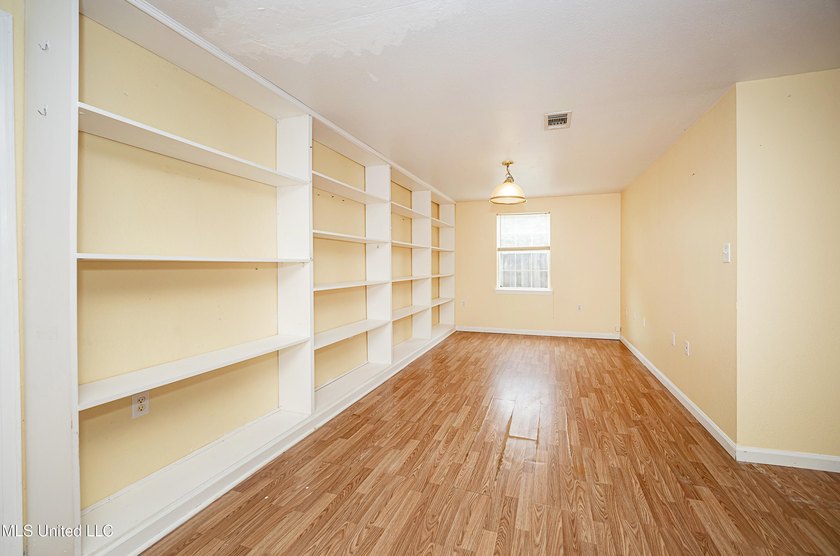 APPROVED SHORT SALE! 3 Bedrooms | 2 Bathrooms, Large bonus room - photo 32