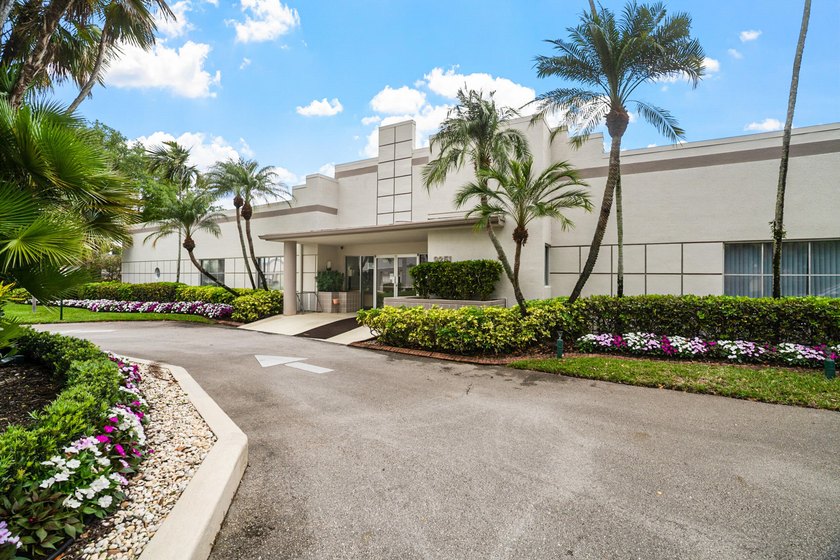 MUST SEE! 2 Bedroom,2 Bathroom Villa with 1-car garage. Garden - photo 32