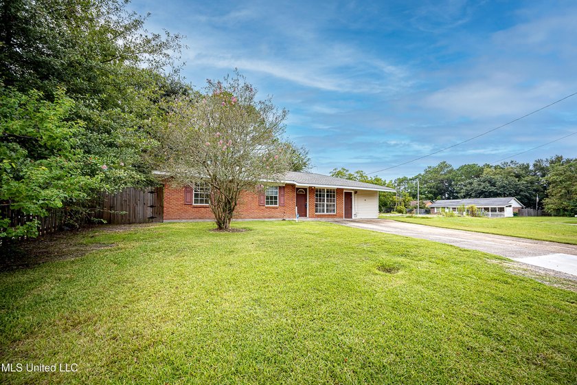 APPROVED SHORT SALE! 3 Bedrooms | 2 Bathrooms, Large bonus room - photo 45