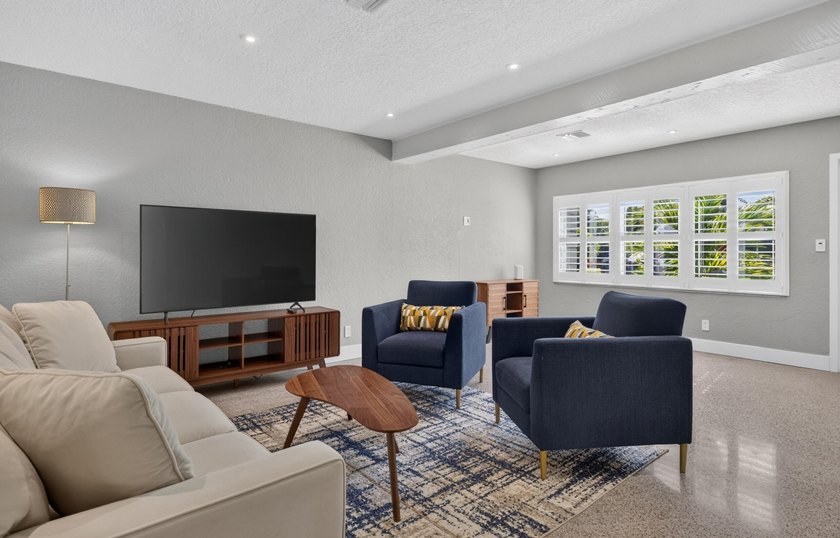 Spacious home with an open floor plan in the heart of Wilton - photo 14