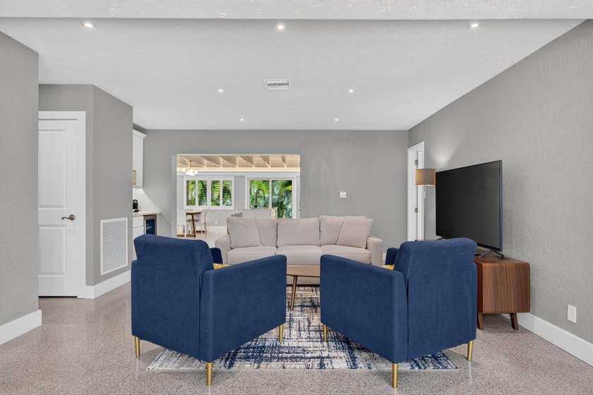 Spacious home with an open floor plan in the heart of Wilton - photo 16