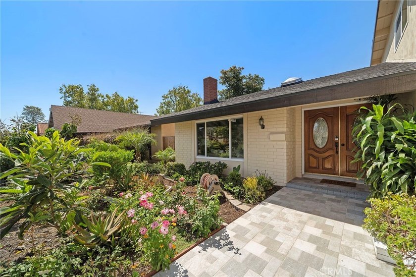 Welcome to this beautifully upgraded 6-bedroom, 3-bathroom home - photo 2