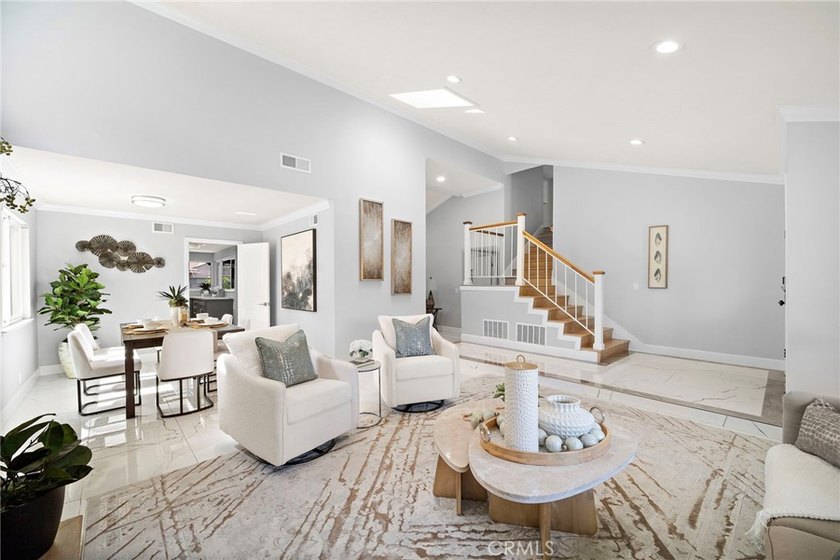 Welcome to this beautifully upgraded 6-bedroom, 3-bathroom home - photo 5