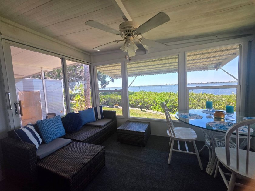Unbeatable Value: Direct Waterfront Living on the Manatee River! - photo 2