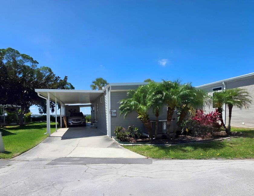 Unbeatable Value: Direct Waterfront Living on the Manatee River! - photo 3