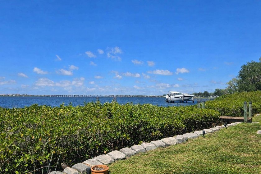 Unbeatable Value: Direct Waterfront Living on the Manatee River! - photo 5