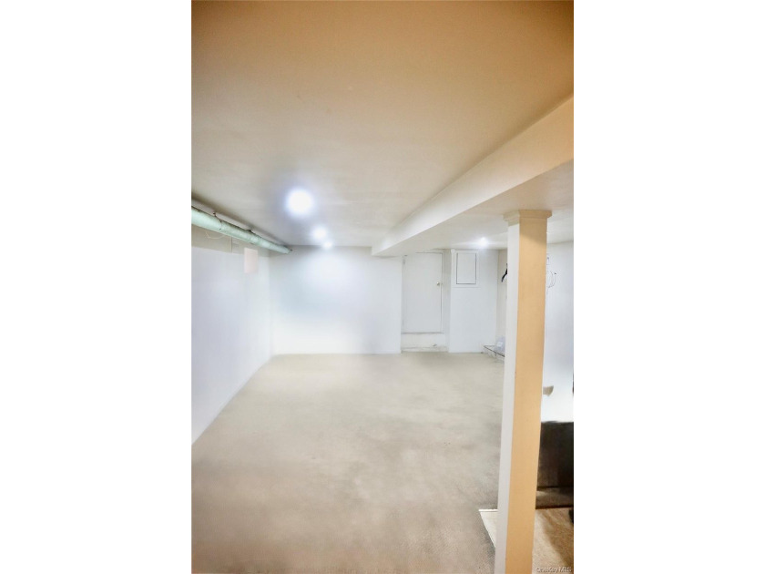 Detached One-Family in the Heart of Canarsie: Space, Parking &amp; - photo 11