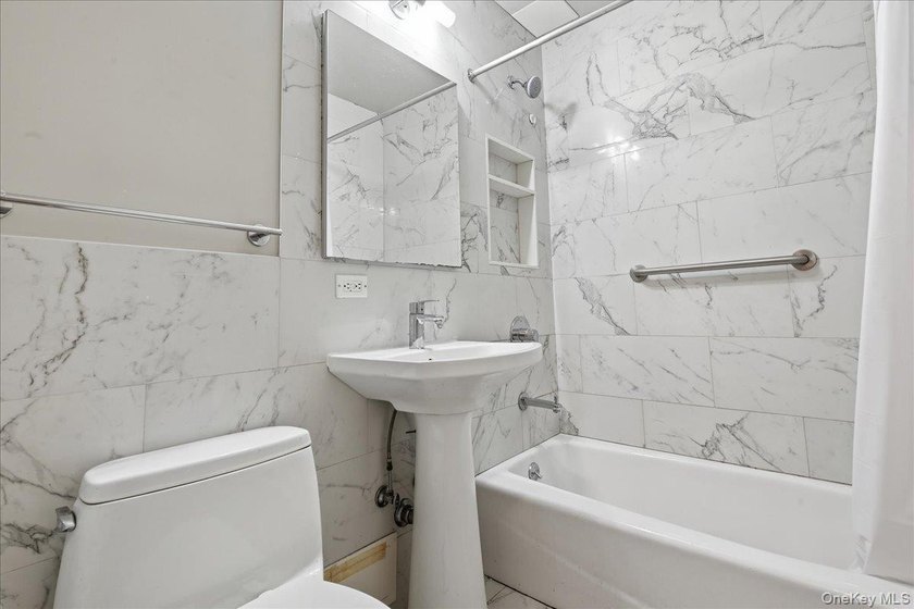 Huge Price Drop! Welcome to an oasis in the heart of downtown - photo 23