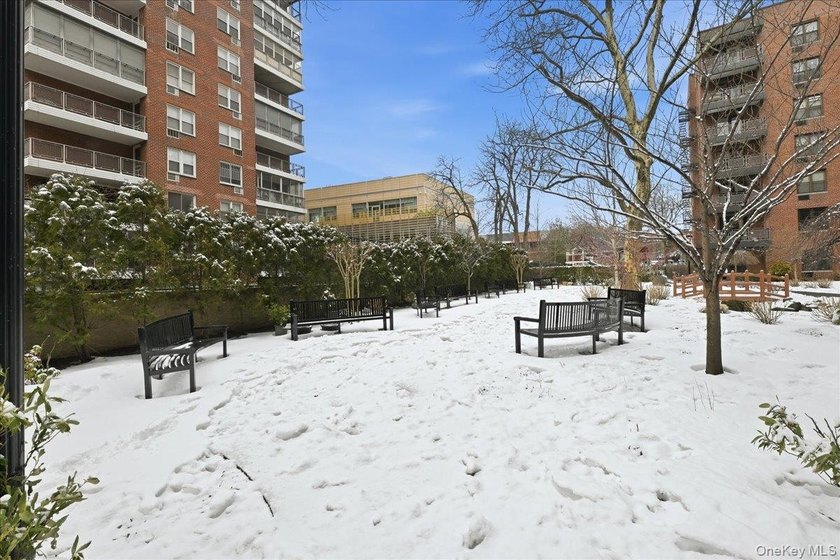 Huge Price Drop! Welcome to an oasis in the heart of downtown - photo 34