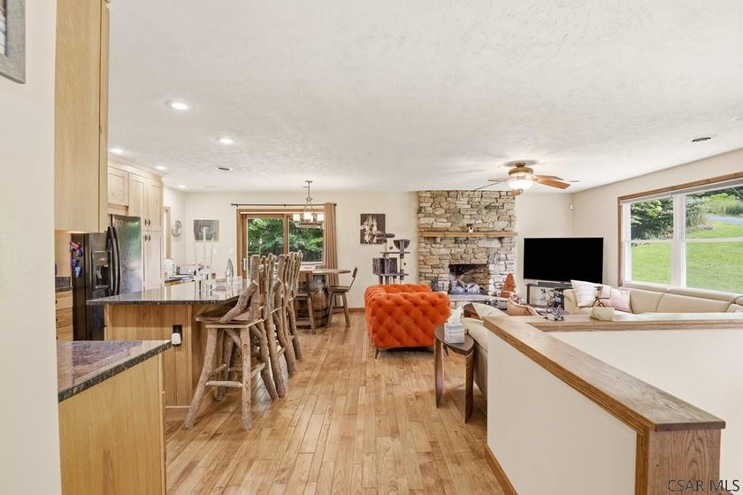 Discover the perfect combination of comfort, style, and lake - photo 5