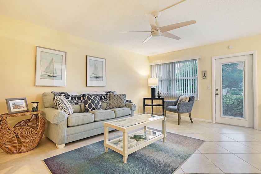 Move right into this beautifully updated first-floor condominium - photo 3